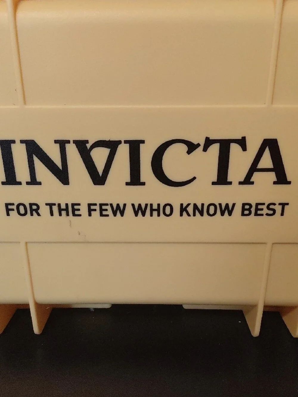 Invicta Pale Yellow Protective 8 Slot Watch Case